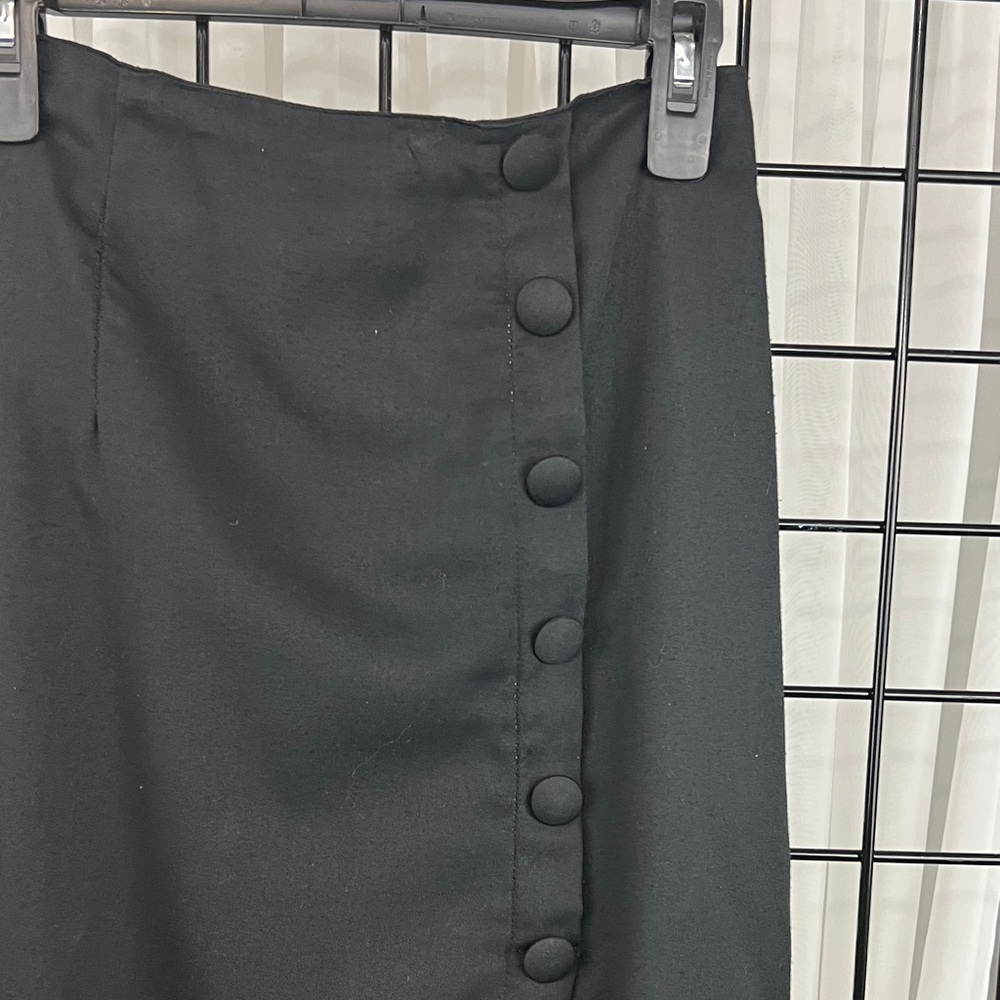 Chic Black Buttoned Maxi Skirt - Picture 5 of 8